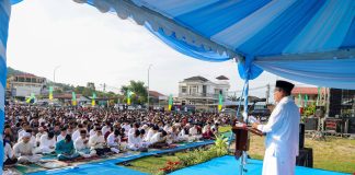 Jadi Khatib Salat Idulfitri, Gubernur Ansar Ajak Warga Perkokoh Persaudaraan dan Berbakti kepada Orang Tua