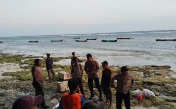 Polsek Lapandewa Bersama Warga Berhasil Evakuasi Kapal Penumpang KM Cahaya Alam 05, 47 Penumpang Selamat