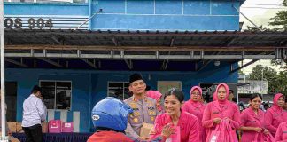 Kapolres Bintan dan Bhayangkari Tebarkan Kebahagiaan Lewat Takjil Gratis