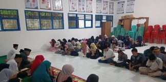 SMP Negeri 1 Sampolawa Gelar Peringatan Nuzul Qur’an, Siswa Antusias Ikuti Tadarus dan Buka Puasa Bersama
