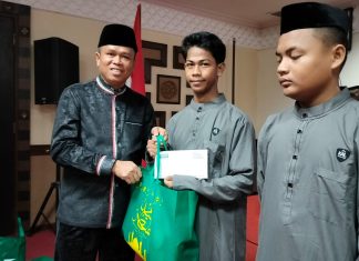 Buka Puasa Bersama, Jurnalis Kepri Salurkan Santunan dan Paket Sembako untuk Santri dan Anak Panti