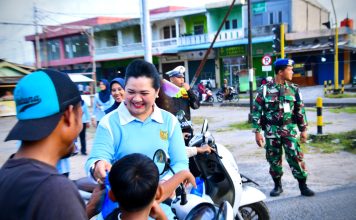 Takjil Gratis dan Senyum Warga Warnai Aksi Ramadhan PIA Ardhya Garini Lanud RSA Natuna