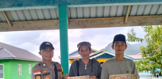 Bhabinkamtibmas Pulau Tiga Sosialisasikan Penerimaan Terpadu Polri 2026 kepada Warga Desa Tanjung Kumbik Utara