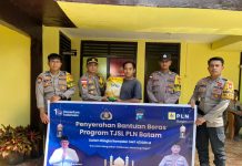 Polsek Serasan Salurkan 1 Ton Beras Bantuan TJSL PLN Batam untuk 200 Warga