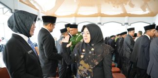 Bupati Afni Lantik 60 Pejabat Administrator dan Pengawas, Tekankan ASN Melayani Masyarakat