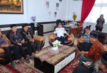 Terima Rombongan Ninik Mamak di Ruang Kerja, Zulmaeta: Kolaborasi Pemerintah dengan Pemangku Adat Merupakan Kekuatan Besar