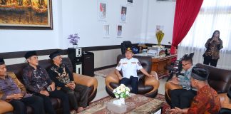 Terima Rombongan Ninik Mamak di Ruang Kerja, Zulmaeta: Kolaborasi Pemerintah dengan Pemangku Adat Merupakan Kekuatan Besar