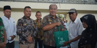 Sambut HUT Ke 80 Pemkab Serahkan Bantuan Ke Kaum Duafa