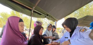 Bazar Ramadhan TNI di Natuna Diserbu Warga, Sembako Dijual Lebih Murah