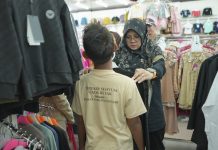 Berbagai Kebahagiaan, Bupati Afni Ajak Anak Yatim Belanja Kebutuhan Lebaran