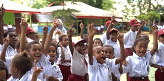 Danantara Indonesia dan PLN Salurkan 5.000 Paket Perlengkapan Sekolah ke Tiga Provinsi di Indonesia
