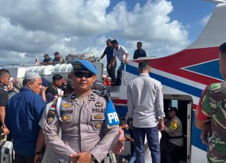 Personel Pos Pelayanan Ketupat Seligi 2026 Pantau Keberangkatan Kapal di Pelabuhan Sei Tenam
