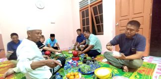 Bukber di Rumah Tokoh Masyarakat Haji Di, Danlanud RSA Nikmati Tradisi Khas Natuna