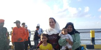 Di Tengah Riuh Pelabuhan, Cen Sui Lan Titip Pesan untuk Ibu dan Bayi yang Mudik