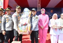 Kapolres Bersama ketua Bhayangkari Cabang Aceh Timur Sambangi Pos Lebaran, Beri Semangat Petugas