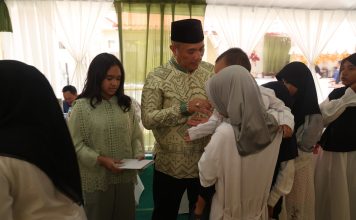 Perkuat Silaturahmi dan Kepedulian Sosial, Kapolda Kepri Pimpin Sholat Idul Fitri dan Gelar Halal Bihalal