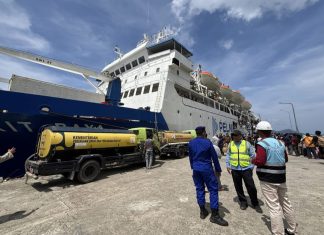 Perumda Tirta Nusa Suplai Air Bersih ke KM Bukit Raya, Antisipasi Dampak Kemarau