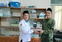 Kemenag Natuna Serahkan Wakaf Al-Qur’an kepada DEMA STAI Natuna Dukung Safari Ramadhan Mahasiswa