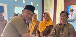 Dinsos Lingga Salurkan Bantuan untuk Disabilitas dan Lansia di Senayang