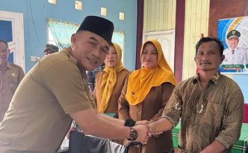 Dinsos Lingga Salurkan Bantuan untuk Disabilitas dan Lansia di Senayang