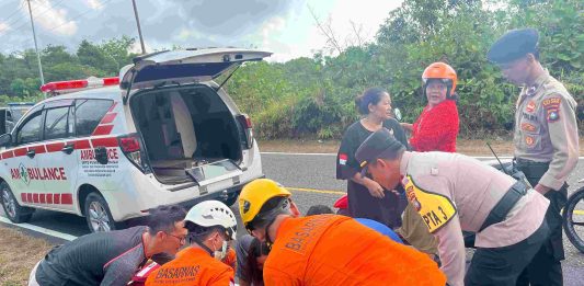 Respons Cepat Pamapta Polres Natuna Tangani Laka Tunggal di Sungai Ulu, Bersama Basarnas dan Ambulans RSUD