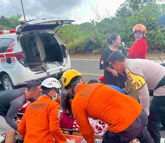 Respons Cepat Pamapta Polres Natuna Tangani Laka Tunggal di Sungai Ulu, Bersama Basarnas dan Ambulans RSUD