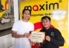 Maxim berikan Penghargaan kepada Mitra Driver yang Bantu Selamatkan Penumpangnya dari Upaya Bunuh Diri di Batam