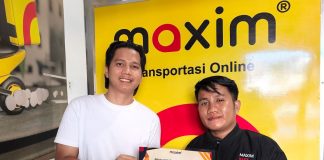 Maxim berikan Penghargaan kepada Mitra Driver yang Bantu Selamatkan Penumpangnya dari Upaya Bunuh Diri di Batam