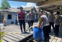 Polres Natuna Salurkan 8.000 Liter Air Bersih untuk Warga Desa Pengadah Terdampak Kemarau