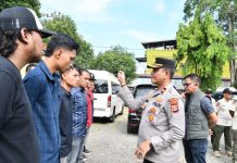 285 Petugas Gabungan melaksanakan pelayanan dan Kawal Aksi Penyampaian Aspirasi Korban Pasca Banjir di Pendopo Bupati Aceh Timur