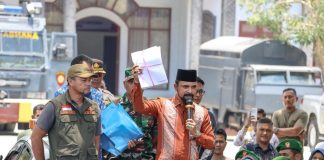 Sambut Pendemo, Bupati Al-Farlaky Jawab Lugas dan Tegas Tuntutan Massa