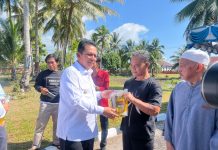 Pastikan Tepat Sasaran, Gubernur Ansar Serahkan Bantuan Pangan di Natuna