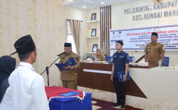 Lantik Anggota Bapekam Dua kampung di Sungai Mandau, Wabup Siak Dorong Optimalkan SDA Kampung