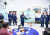 Momen HUT ke-80 TNI AU, Danlanud RSA Serahkan Lukisan Natuna Bernuansa Dirgantara