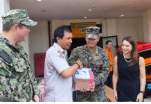 Perkuat Kerjasama Kemanusiaan, Konsulat AS Serahkan Hibah Perlengkapan Medis Darurat untuk BPBD Natuna