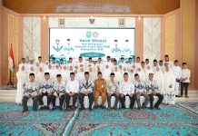 Sekda Mahadar Lepas 61 Jemaah Calon Haji dari PGRI Siak