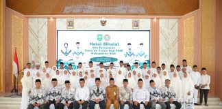 Sekda Mahadar Lepas 61 Jemaah Calon Haji dari PGRI Siak