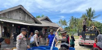 Dua Pekan Bergerak Tanpa Henti, Polres Natuna Salurkan 160 Ton Air Bersih ke Warga Terdampak Kemarau