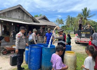 Dua Pekan Bergerak Tanpa Henti, Polres Natuna Salurkan 160 Ton Air Bersih ke Warga Terdampak Kemarau