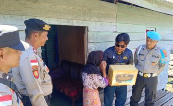 Jumat Berkah, Polsek Bunguran Barat Hadir di Tengah Warga Sedanau Salurkan Bantuan Sosial