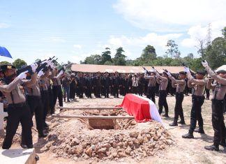 Upacara Pelepasan dan Pemakaman Jenazah BRIPDA Natanael Simanungkalit Berlangsung Khidmat