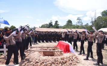 Upacara Pelepasan dan Pemakaman Jenazah BRIPDA Natanael Simanungkalit Berlangsung Khidmat