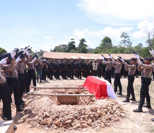 Upacara Pelepasan dan Pemakaman Jenazah BRIPDA Natanael Simanungkalit Berlangsung Khidmat