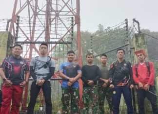 Pastikan Jaringan Komunikasi Optimal, Kantor SAR Natuna Uji Fungsi Repeater di Gunung Ranai