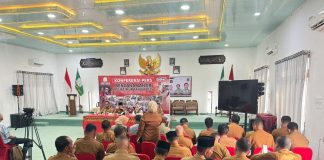 Bupati Al – Farlaky Evaluasi Huntara Bersama Vendor dan BNPB