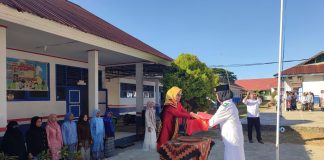 SMPN 1 Sampolawa Gelar Upacara Bendera Peringati Hari R.A Kartini