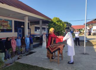 SMPN 1 Sampolawa Gelar Upacara Bendera Peringati Hari R.A Kartini