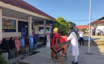 SMPN 1 Sampolawa Gelar Upacara Bendera Peringati Hari R.A Kartini
