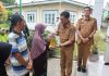 Pemko Payakumbuh Serahkan Bantuan CPP dan Minyak Goreng pada 466 Kepala Keluarga