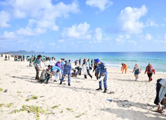 Aksi Bersih Pantai Sisi, Sinergi TNI AU Lanud RSA dan Instansi Jaga Lingkungan Serasan